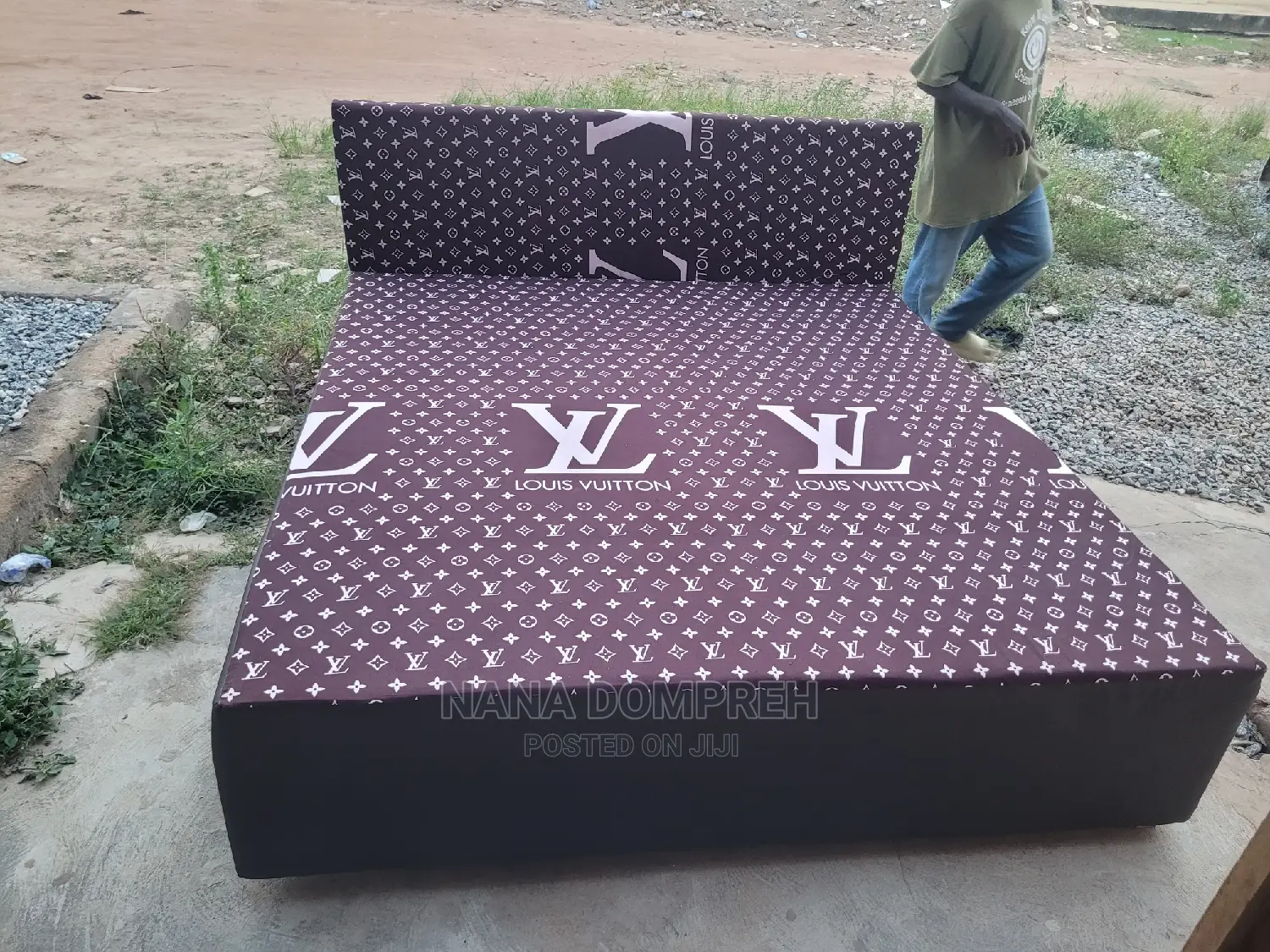 Inbuilt Queen Size Bed