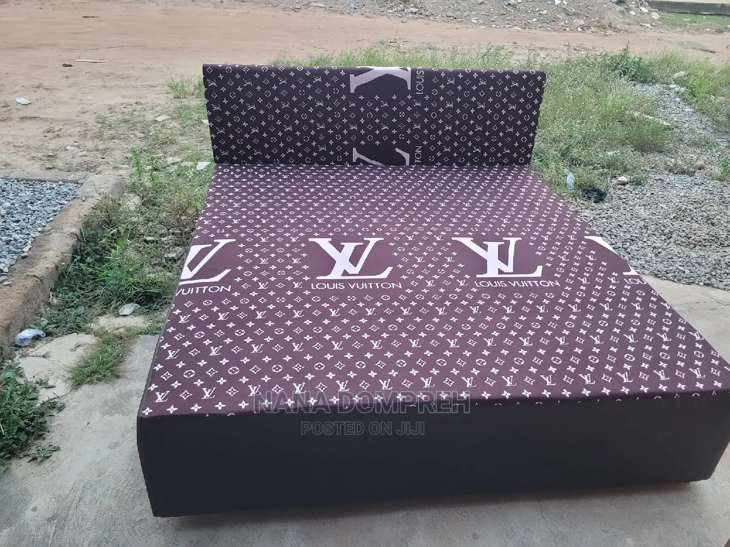 Inbuilt Queen Size Bed