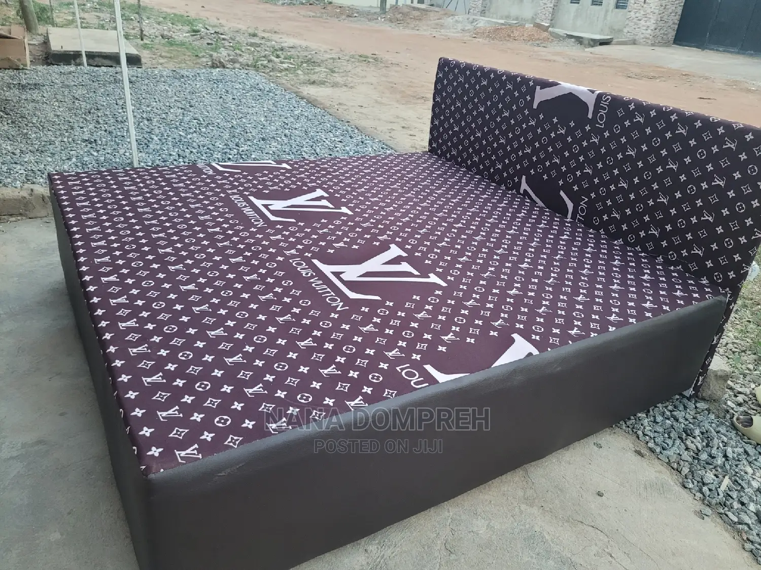 Inbuilt Queen Size Bed