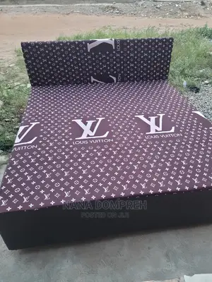 Inbuilt Queen Size Bed