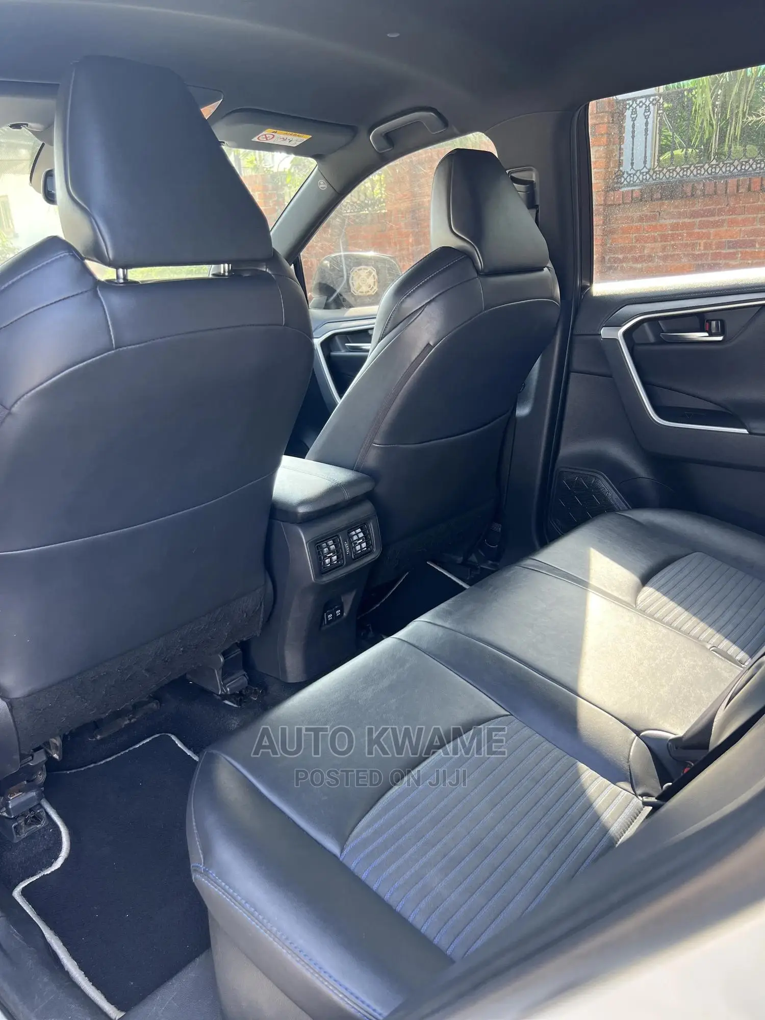 Toyota RAV4 XLE Premium FWD 2019 White