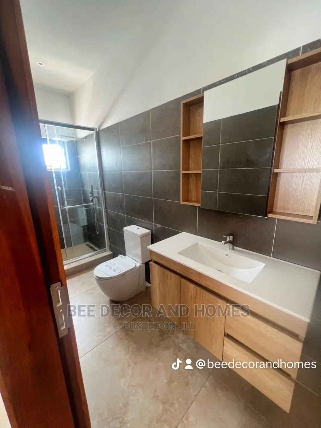 4bdrm Townhouse/Terrace in Bee Decor And Homes, Oyarifa for sale