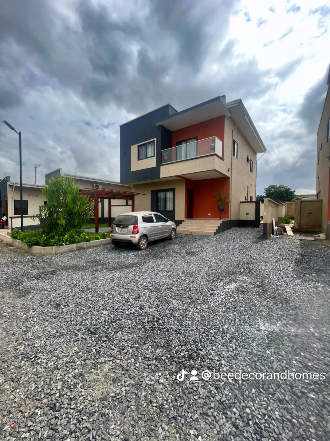 4bdrm Townhouse/Terrace in Bee Decor And Homes, Oyarifa for sale