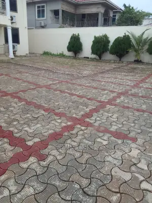 3bdrm Apartment in American House, East Legon for rent