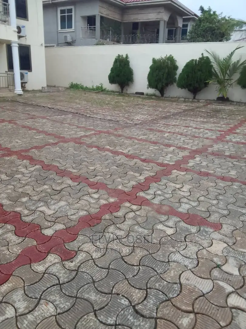 3bdrm Apartment in American House, East Legon for rent