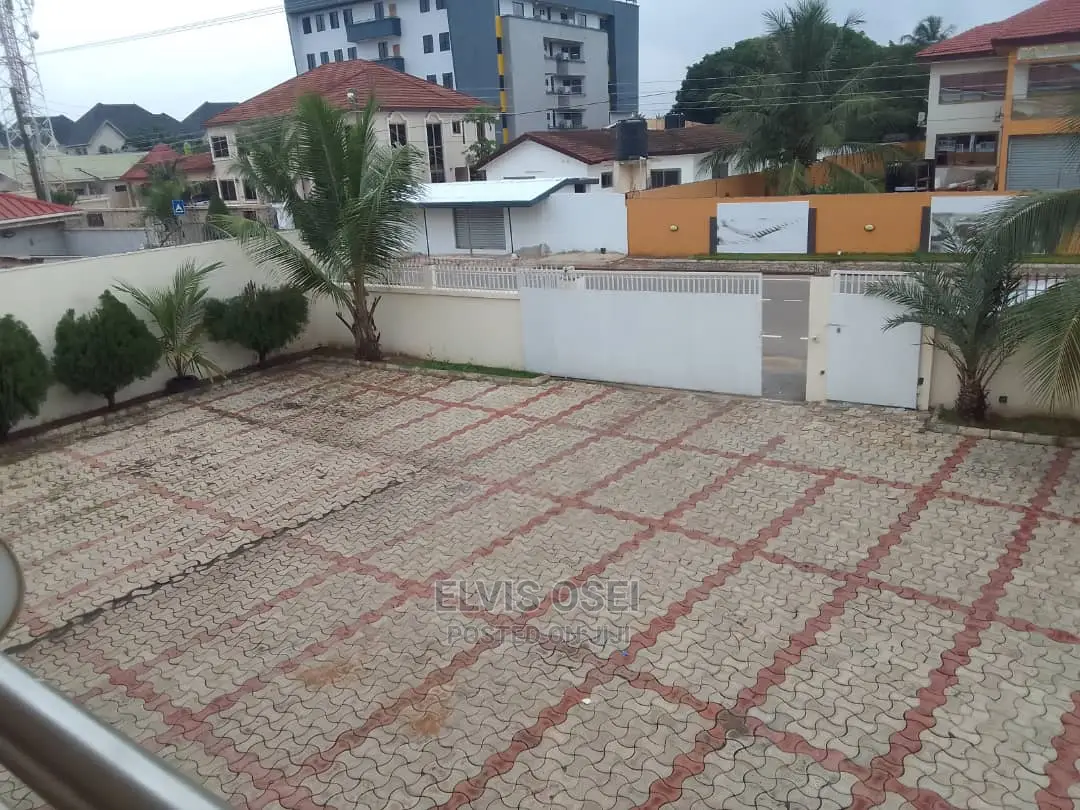 3bdrm Apartment in American House, East Legon for rent
