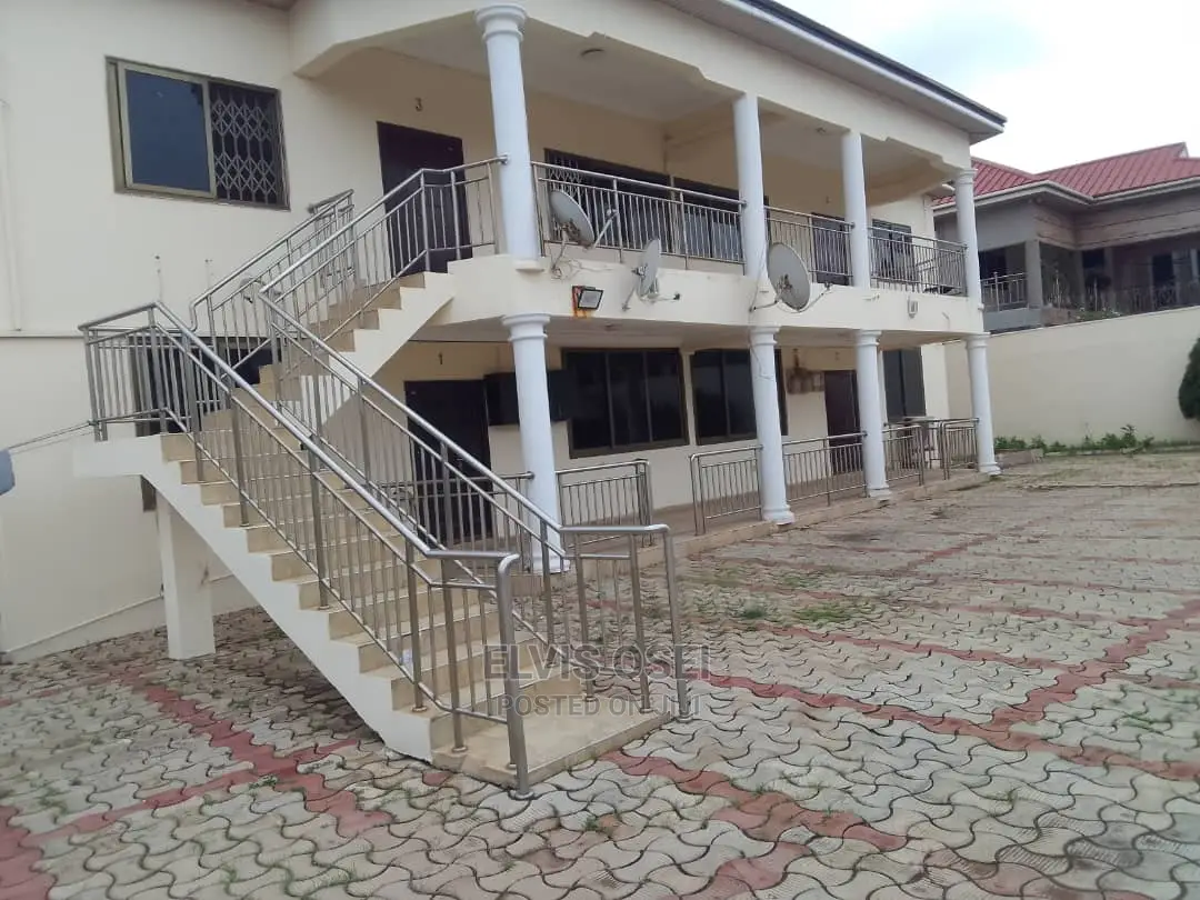 3bdrm Apartment in American House, East Legon for rent