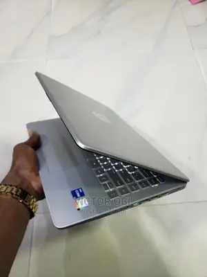 Laptop HP 14-Dq2031tg 8GB Intel Core I5 SSD 512GB