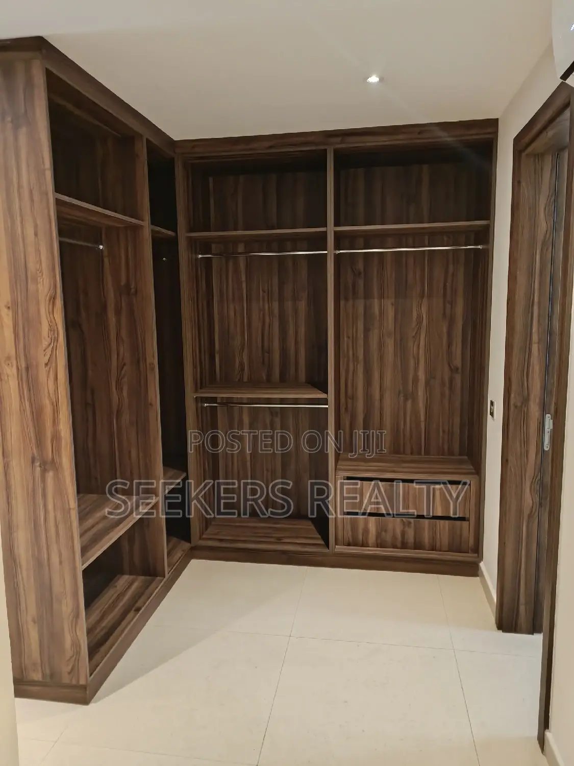 4bdrm Townhouse / Terrace in Seekers Realty, Osu for rent