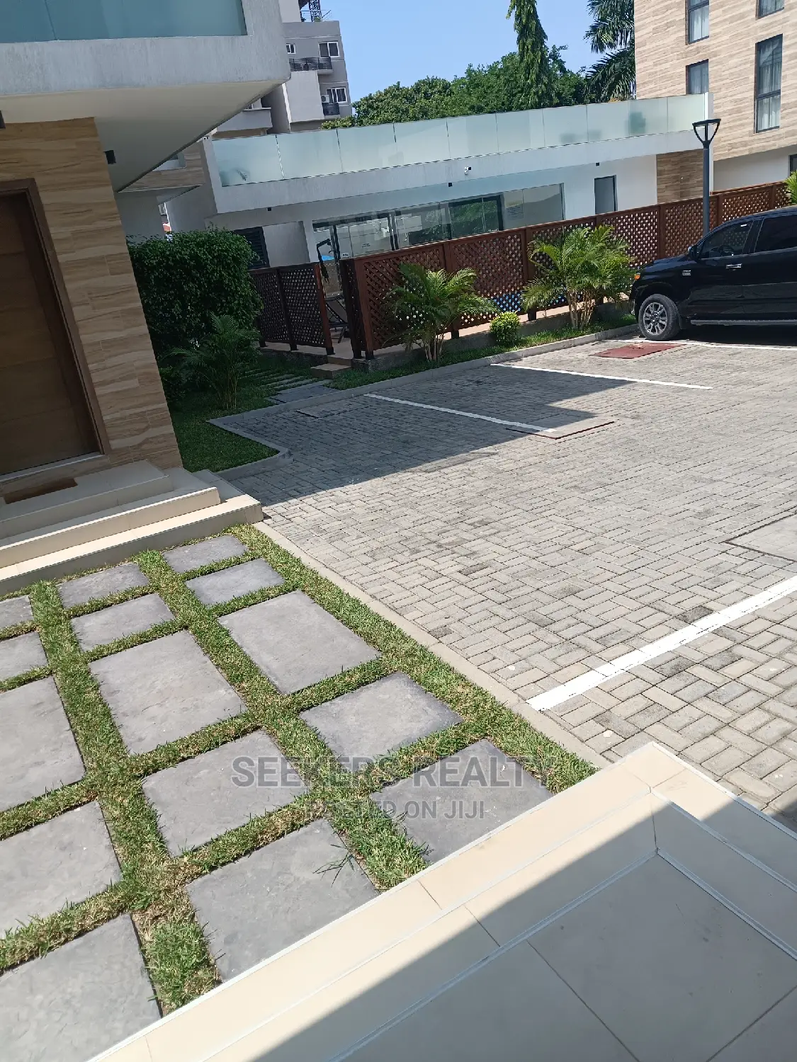 4bdrm Townhouse / Terrace in Seekers Realty, Osu for rent