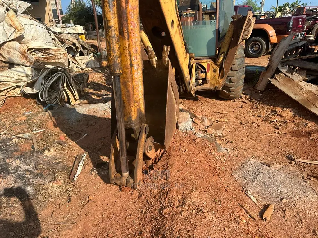 Backhoe - Case 4x4 Backhoe