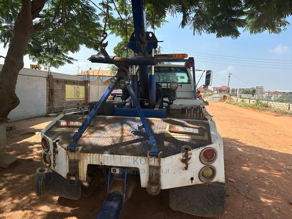 Tow Truck - GMC Caterpillar Wrecker Tow Truck