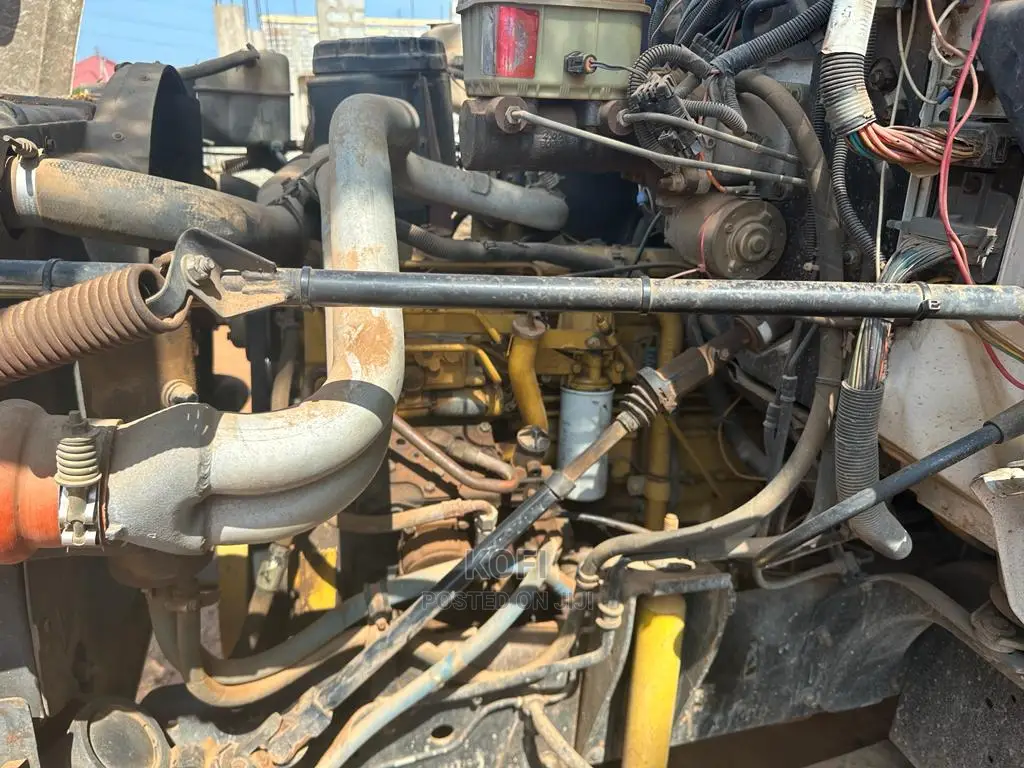 Tow Truck - GMC Caterpillar Wrecker Tow Truck
