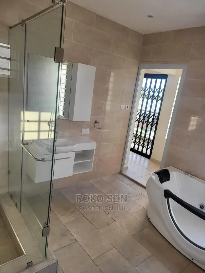 4bdrm Duplex in Dr Roko, Accra Metropolitan for sale
