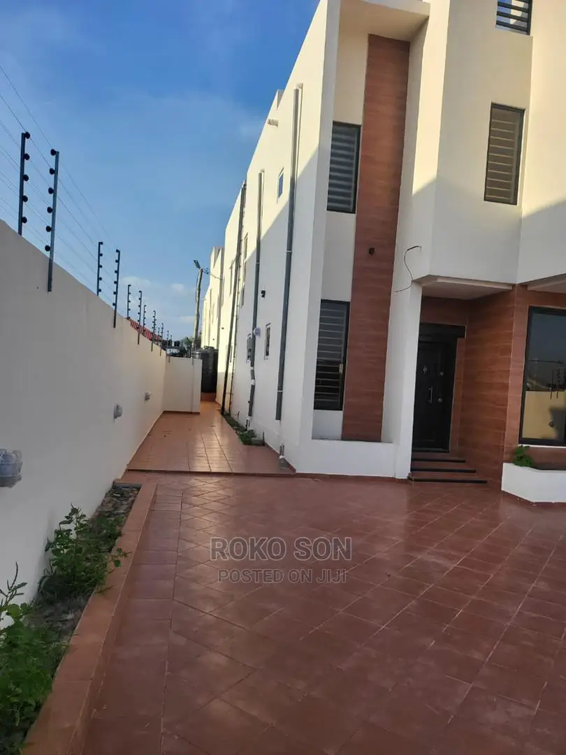 4bdrm Duplex in Dr Roko, Accra Metropolitan for sale