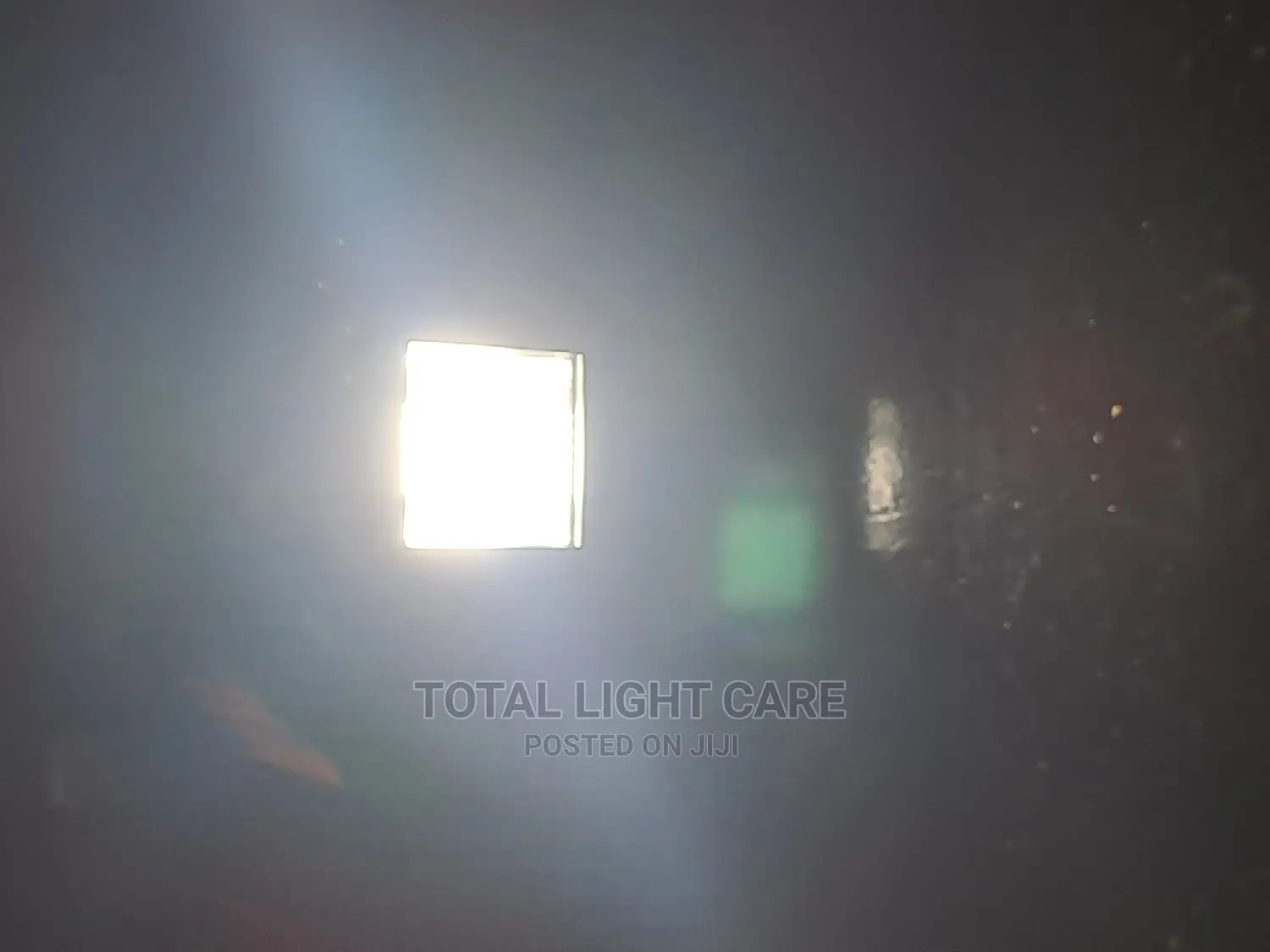 18 Led Par Light With White Flood Light in the Middle