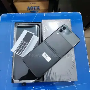 New Samsung Galaxy Z Flip3 5G 128 GB Black