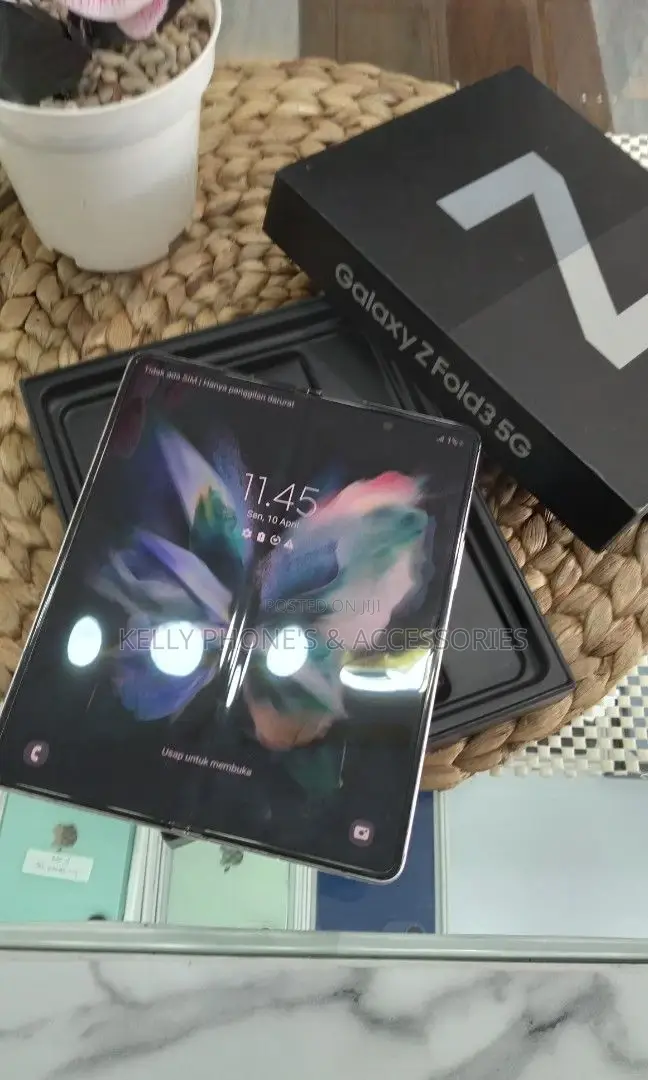 New Samsung Galaxy Z Fold 3 256 GB Black