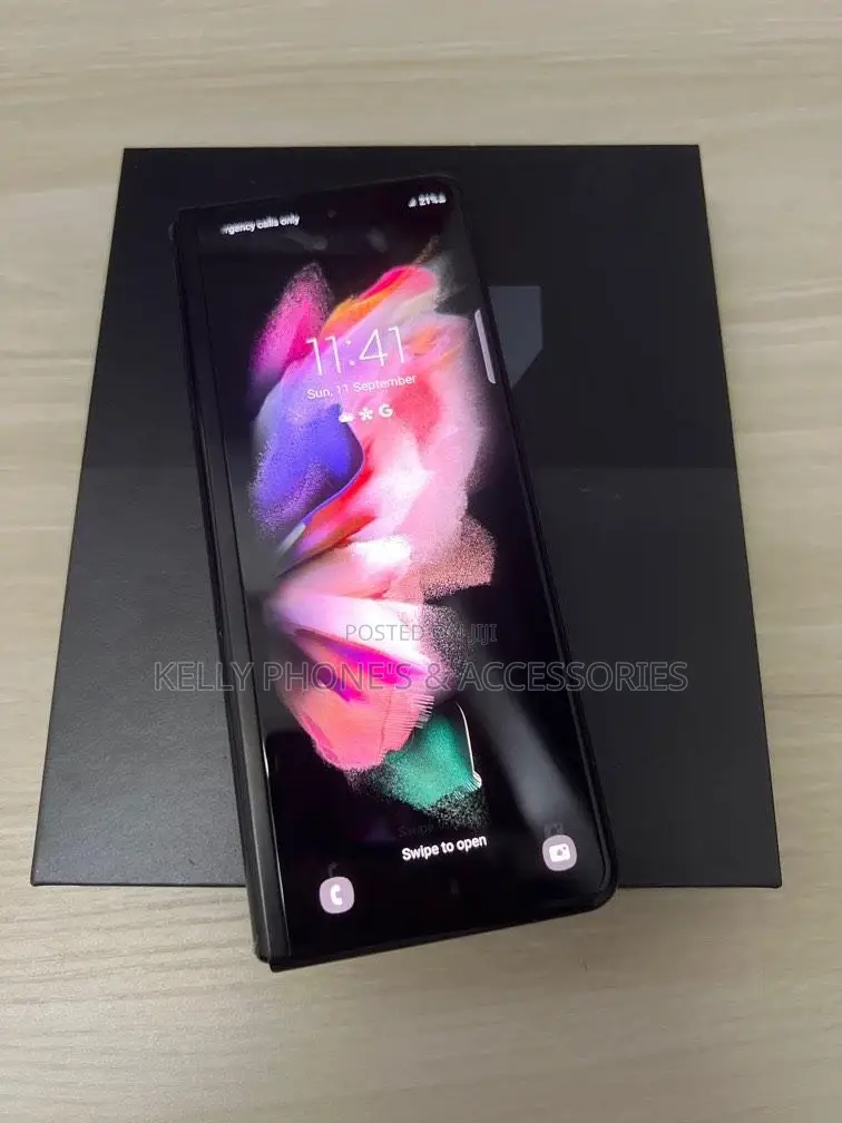 New Samsung Galaxy Z Fold 3 256 GB Black
