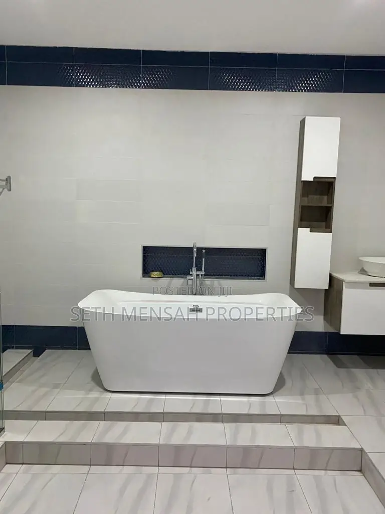4bdrm Mansion in East Legon for sale