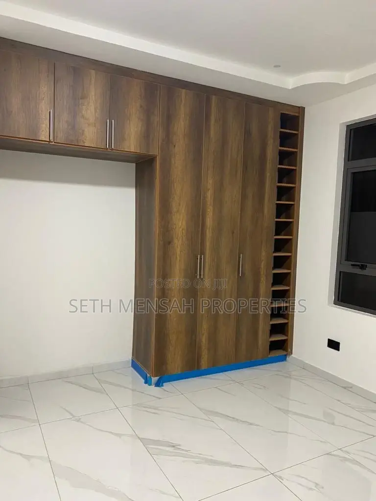 4bdrm Mansion in East Legon for sale