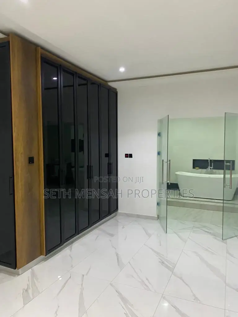 4bdrm Mansion in East Legon for sale