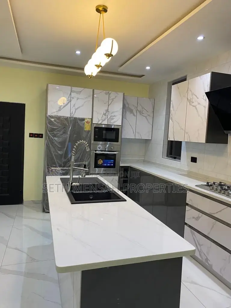 4bdrm Mansion in East Legon for sale