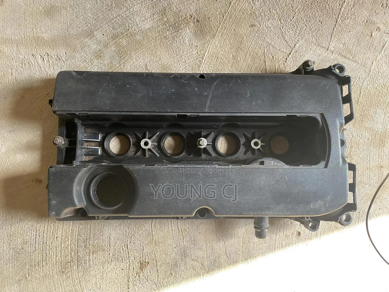 Chevrolet Chevy Cruze , Aveo ,Saturn Astra Valve Cover