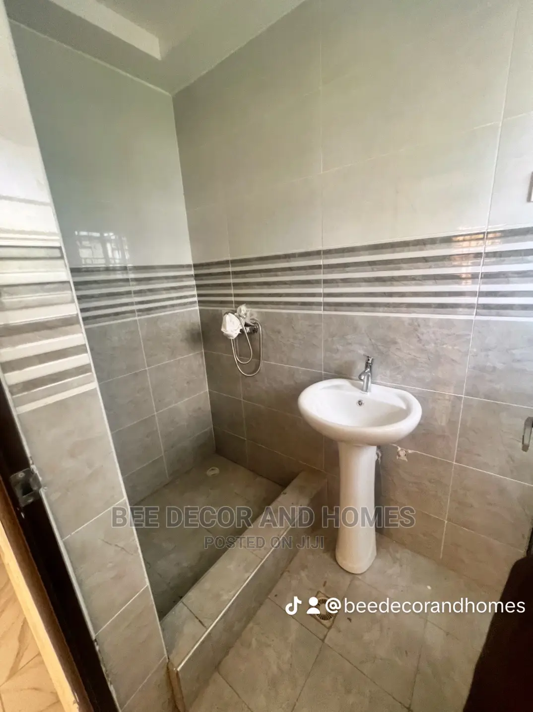 3bdrm House in Bee Decor And Homes, Abokobi for sale