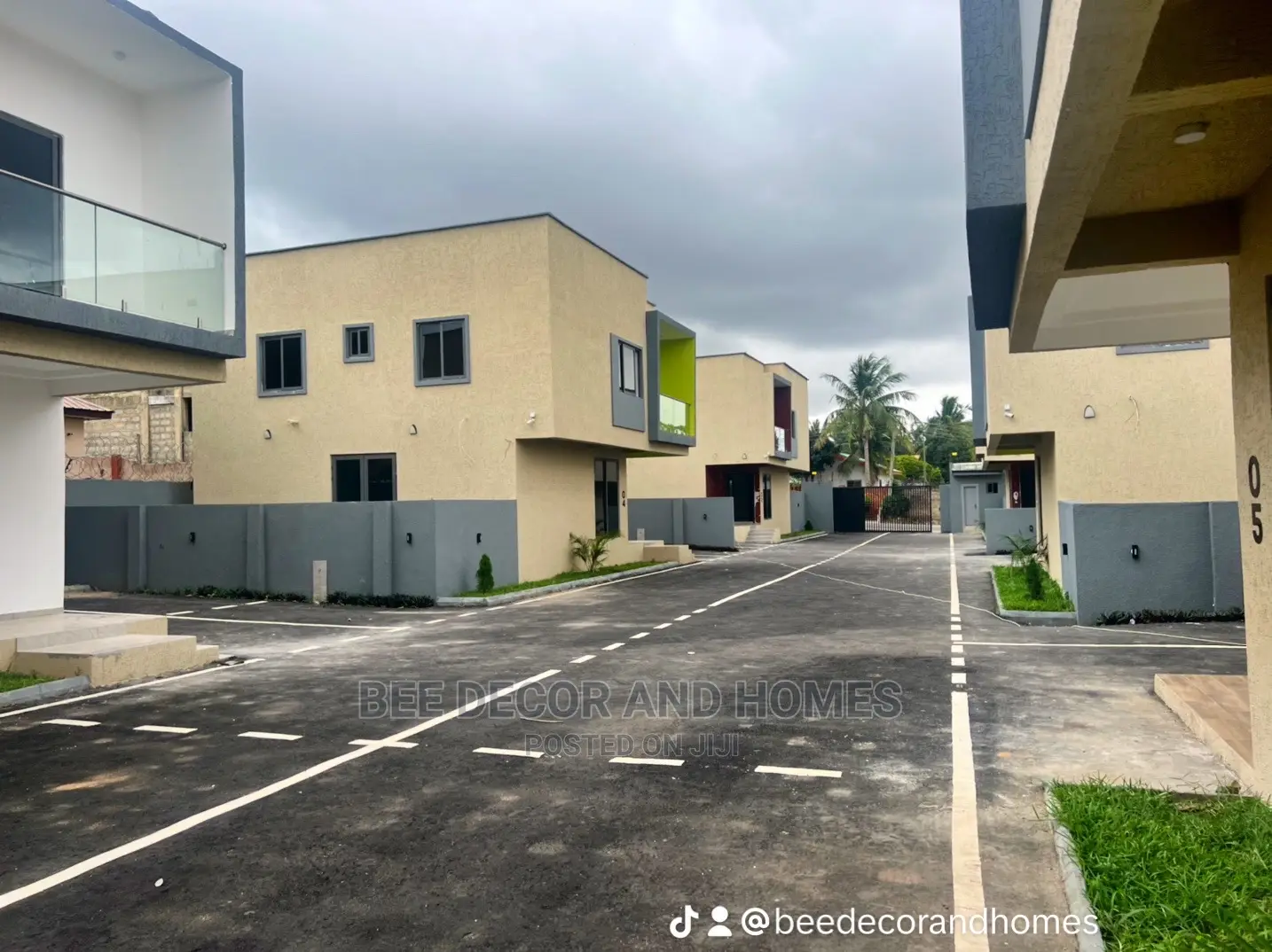 3bdrm Townhouse/Terrace in Bee Decor And Homes, North Legon for sale