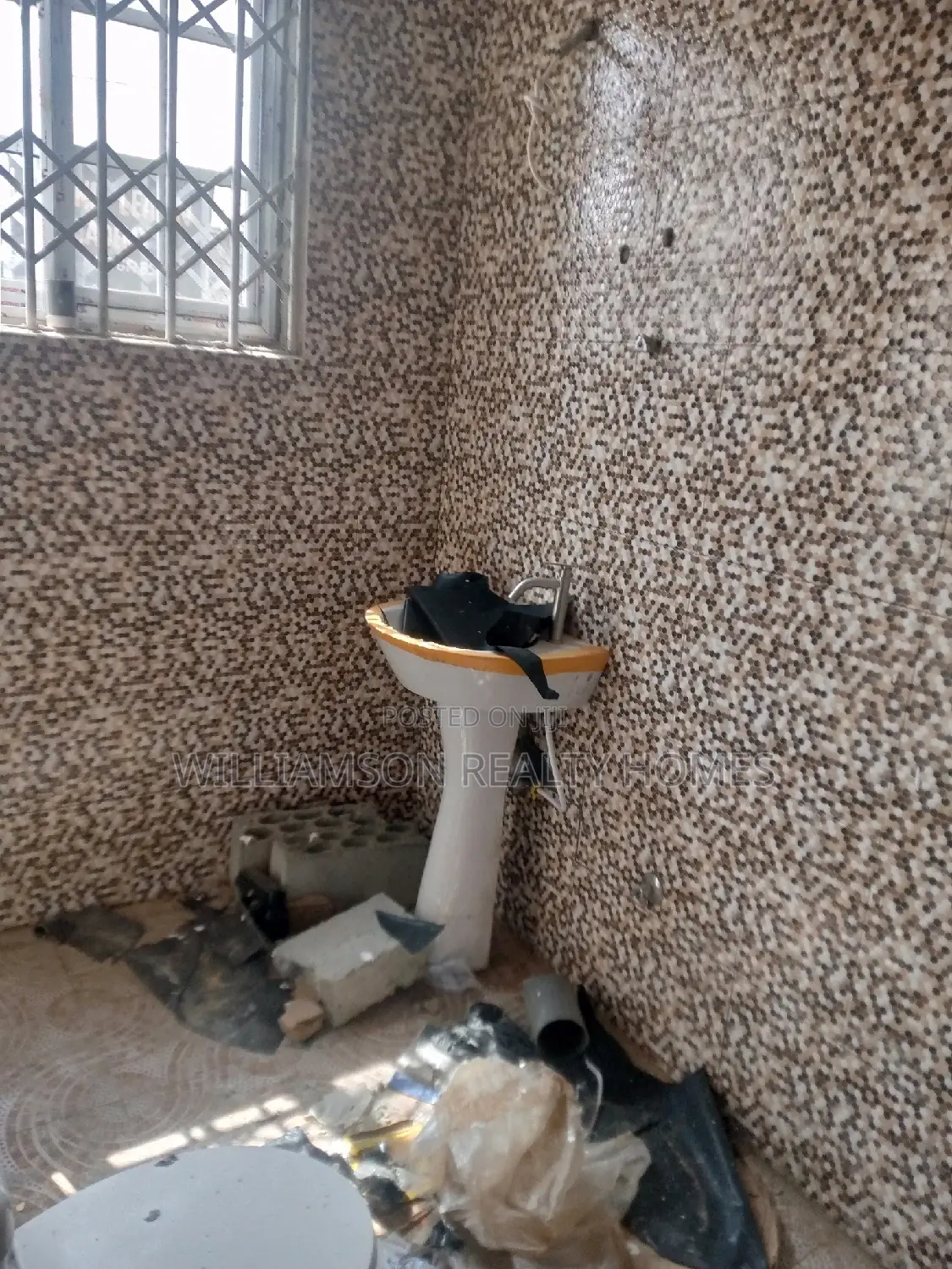 1bdrm Apartment in Community 18, Spintex for rent