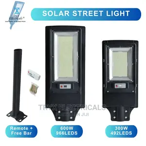 300w / 600w Solar Street Light