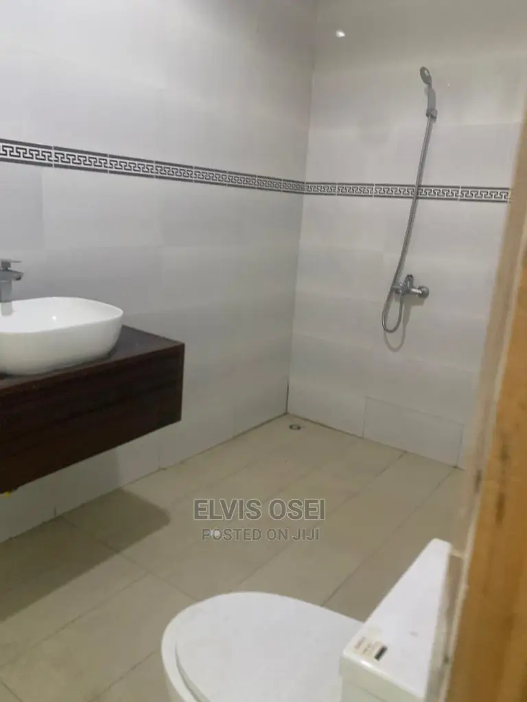 6bdrm House in Aja Jelbal, Pokuase for rent