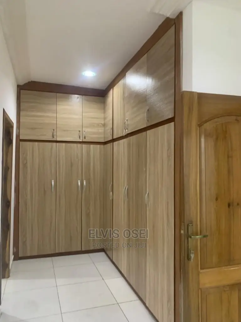 6bdrm House in Aja Jelbal, Pokuase for rent