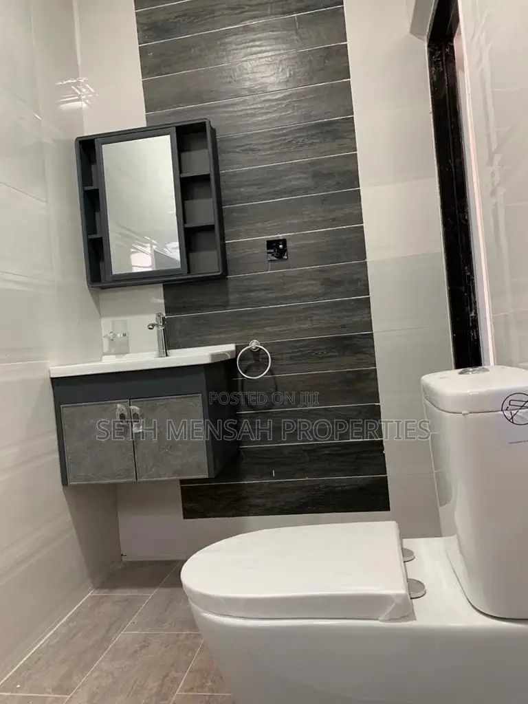 4bdrm House in Adenta for sale