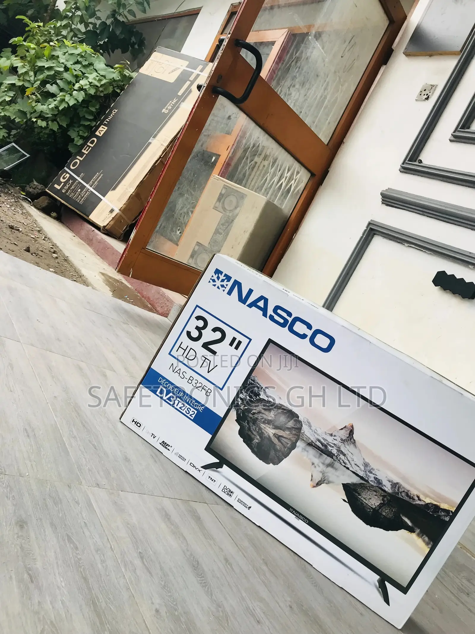 Nasco 32 Inches Glossy LED Affordable
