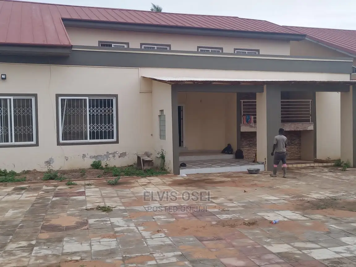 4bdrm House in Scc Block Factory, Weija for rent
