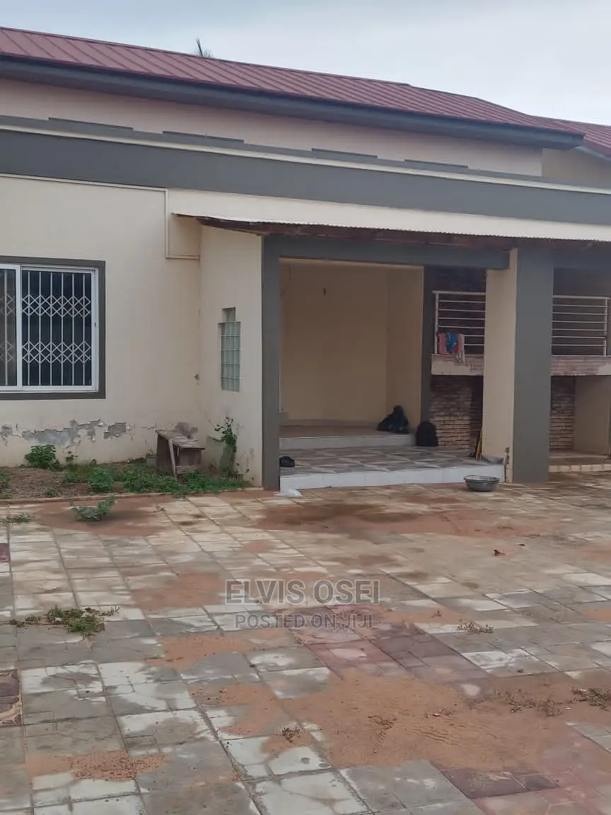 4bdrm House in Scc Block Factory, Weija for rent