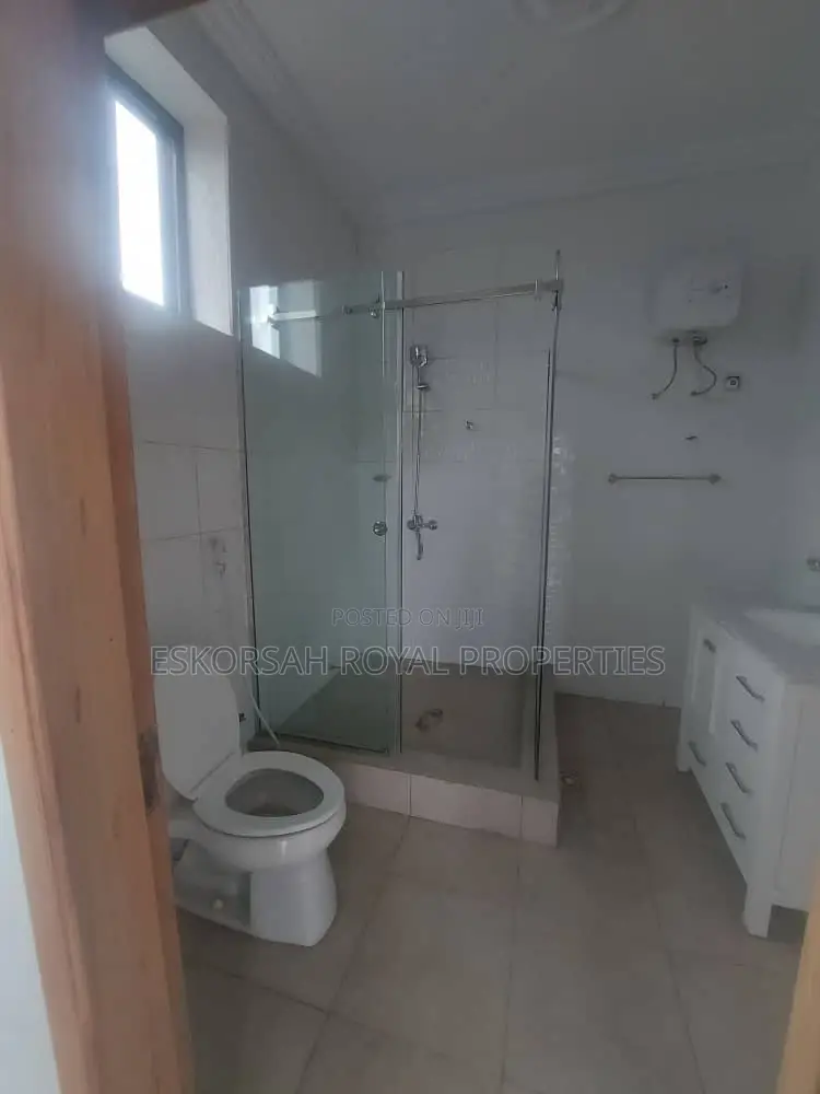 2bdrm Apartment in Adjiringanor, Adjiriganor for rent