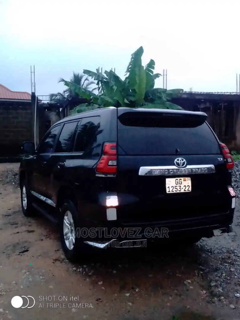 Rent a Car- Toyota Landcruiser Prado