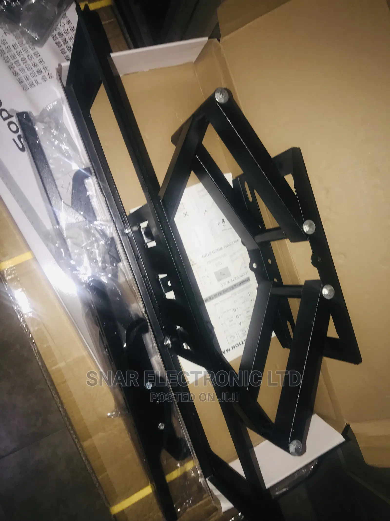Strong TV Wall Mount, Full Motion Swivel Tilt TV Mount