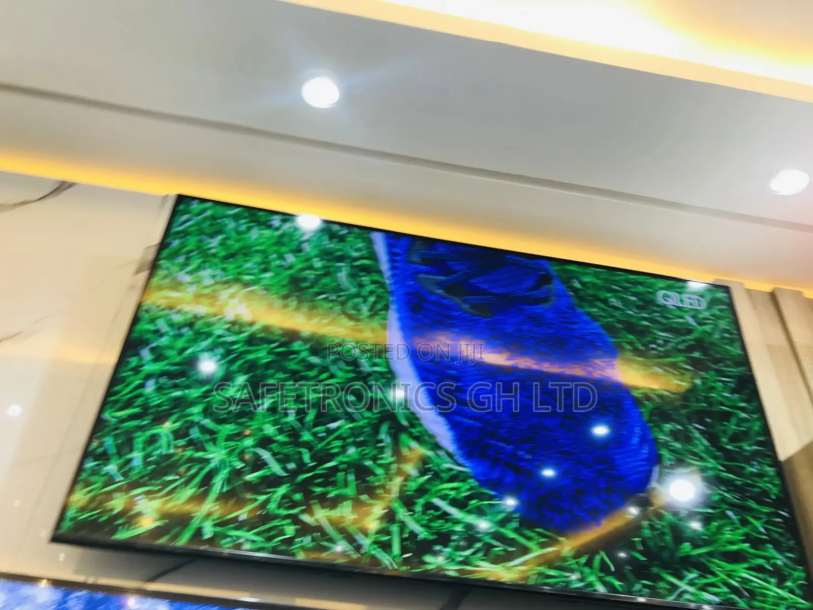 AU71 Samsung Quality 85 Inches  Glossy LED Tv