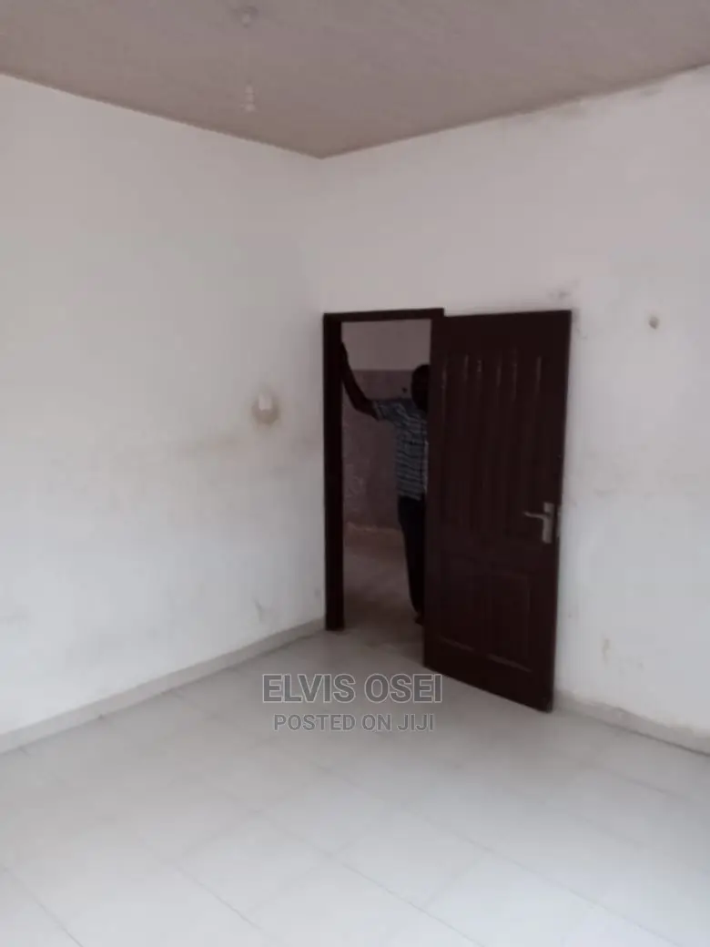 3bdrm House in Red Top, Weija for sale