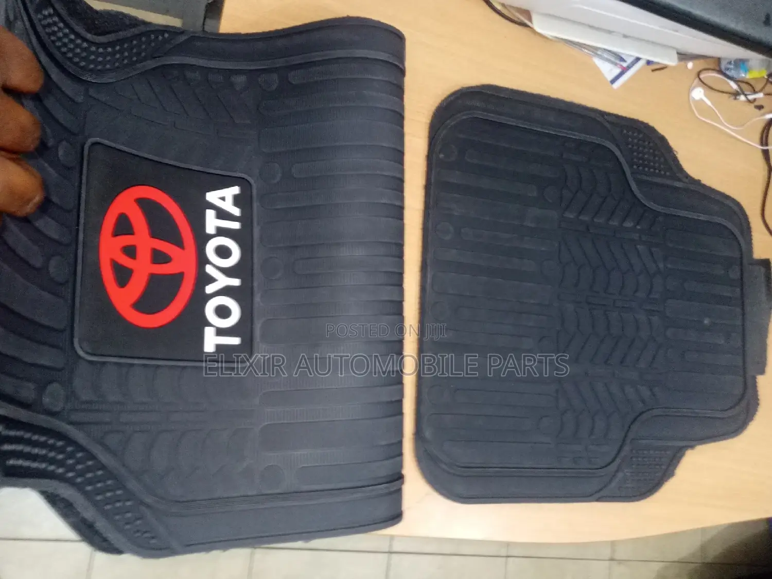 Buy Luxury Toyota Floor Mat