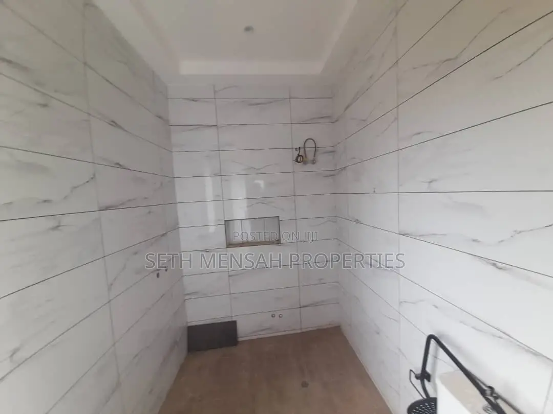 3bdrm Bungalow in Teshie for sale