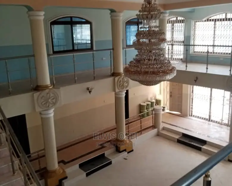 8bdrm House in Scc Junction, Weija for rent