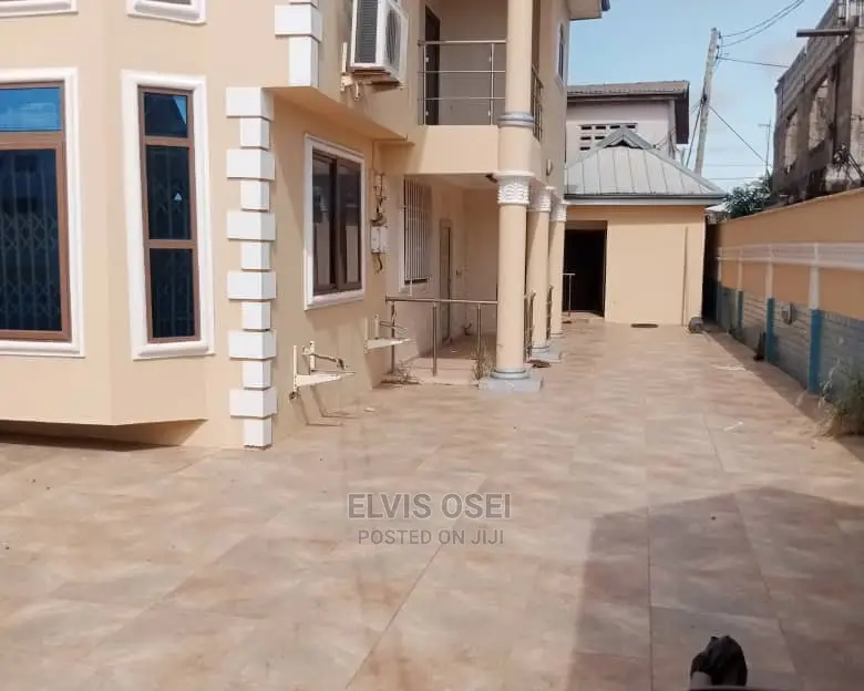 8bdrm House in Scc Junction, Weija for rent