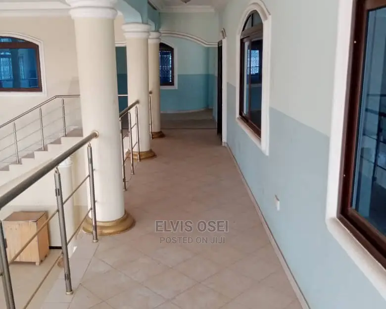8bdrm House in Scc Junction, Weija for rent
