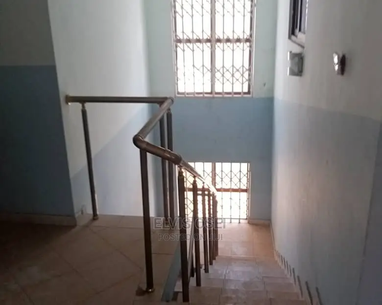 8bdrm House in Scc Junction, Weija for rent
