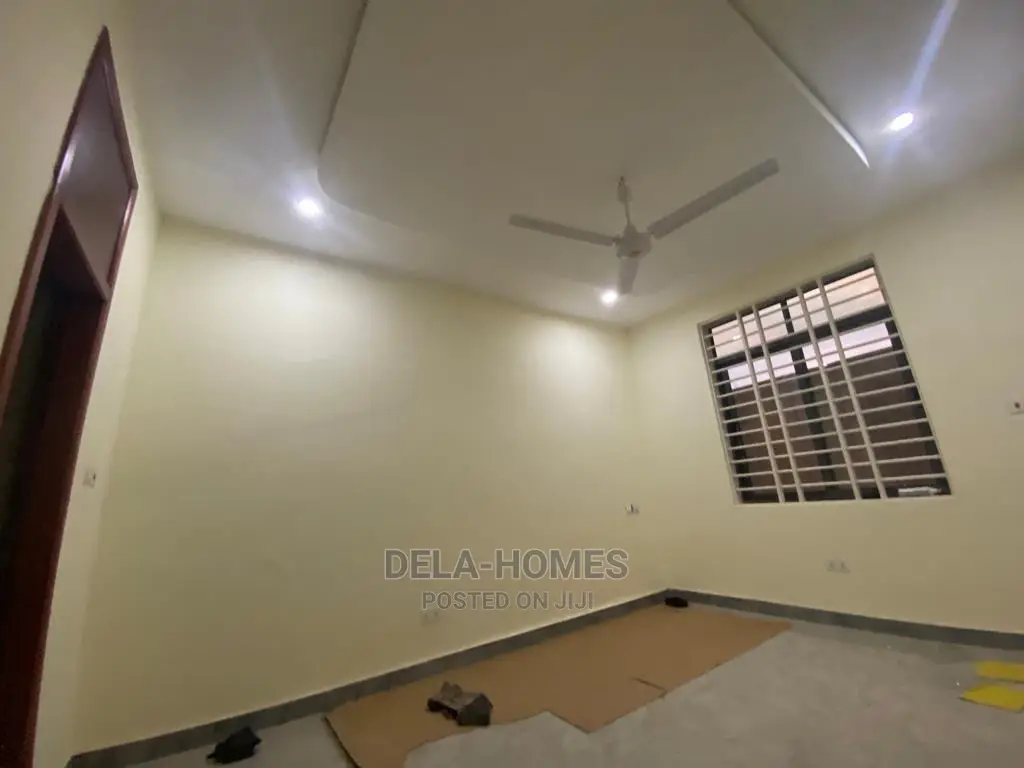 2bdrm Apartment in Atomic, Madina for rent